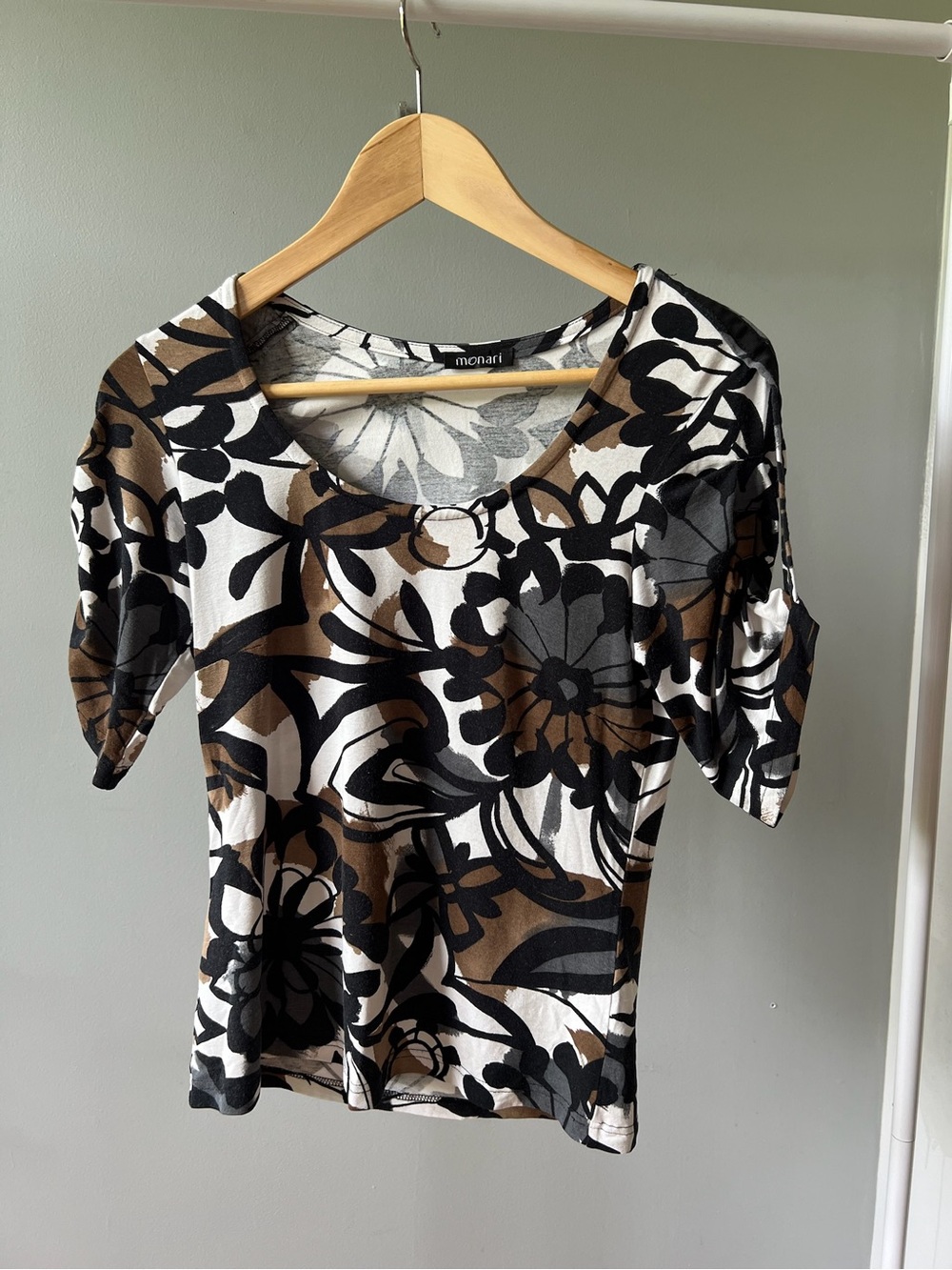 Monari Floral Scoop Neck Short Sleeve Top in Black, White & Brown